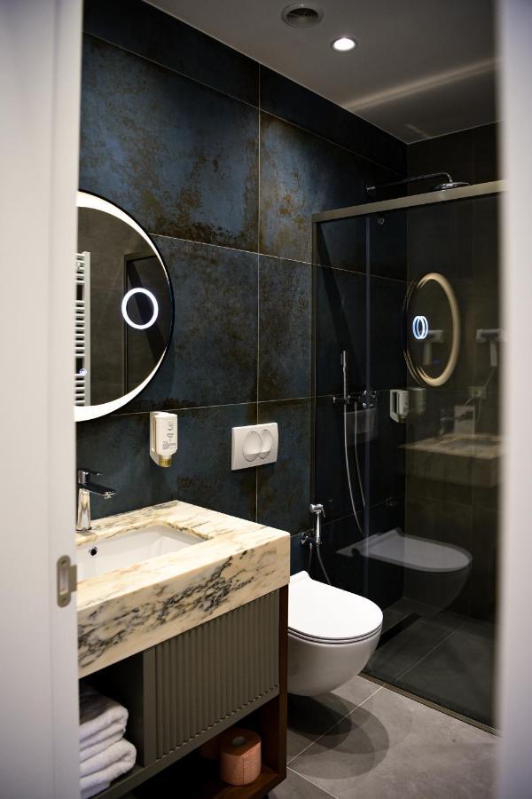 Hotel The Wilson Tirana Esterno foto