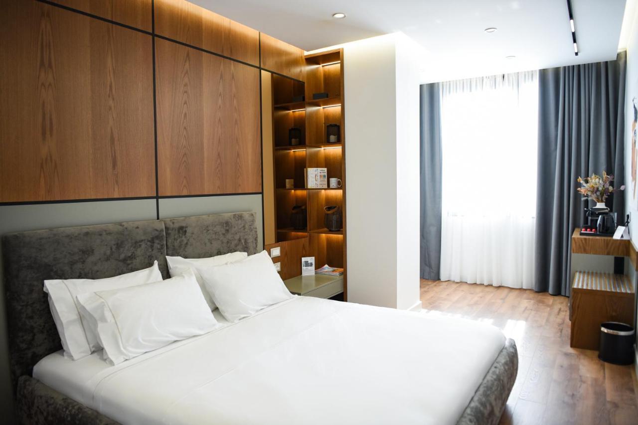 Hotel The Wilson Tirana Esterno foto