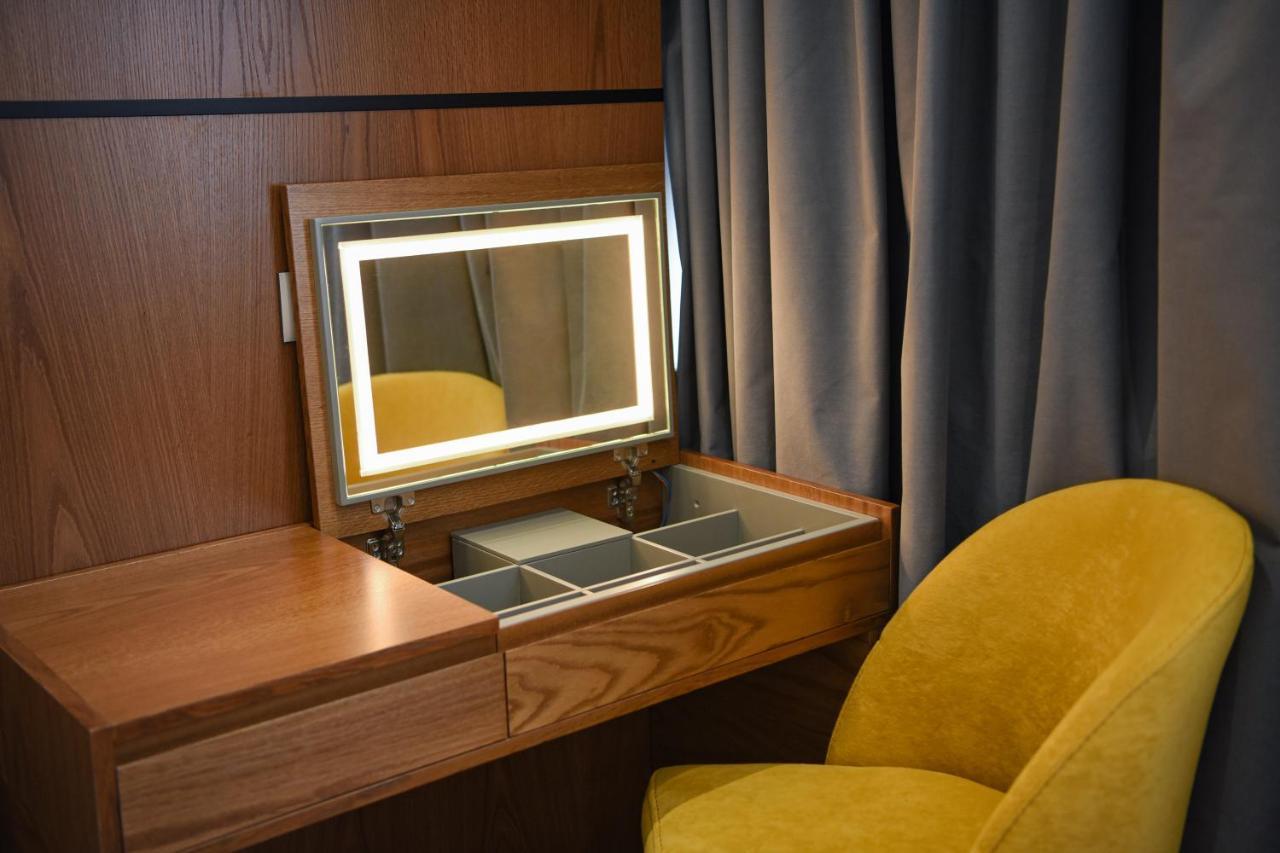 Hotel The Wilson Tirana Esterno foto