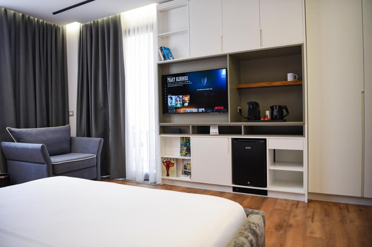 Hotel The Wilson Tirana Esterno foto