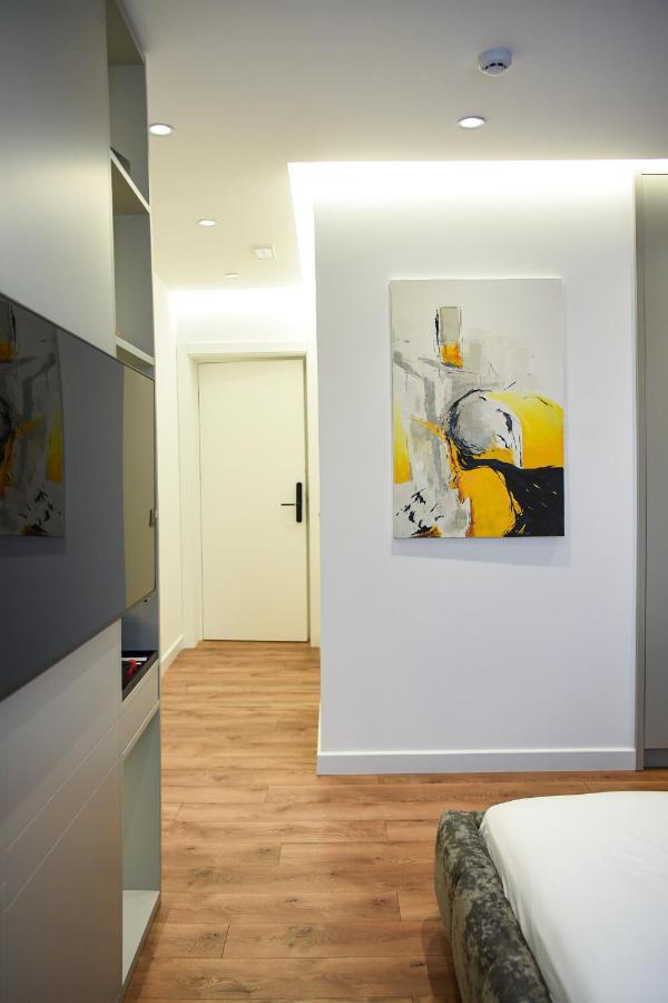 Hotel The Wilson Tirana Esterno foto