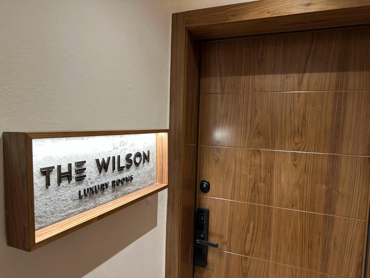 Hotel The Wilson Tirana Esterno foto
