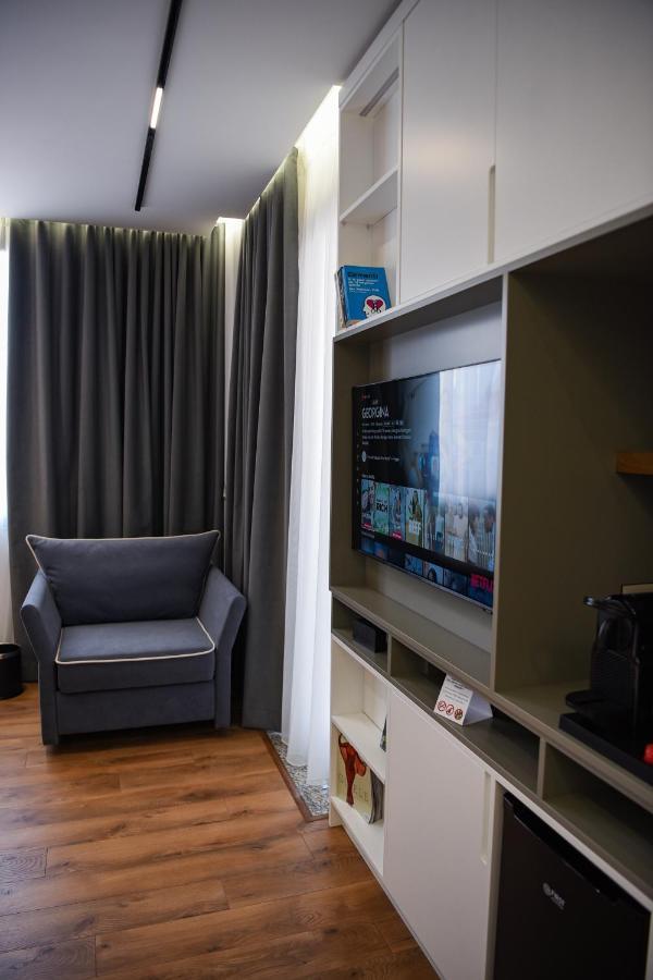 Hotel The Wilson Tirana Esterno foto