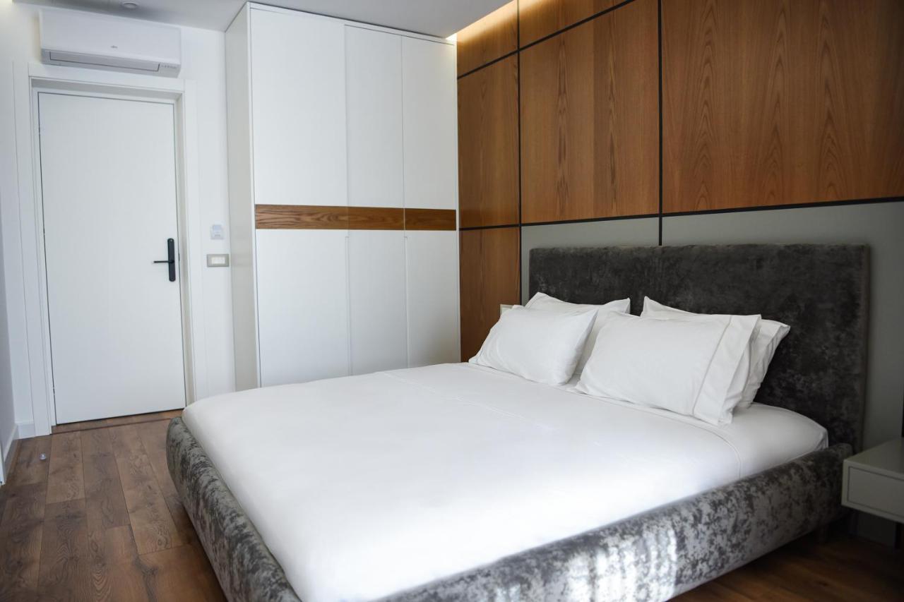 Hotel The Wilson Tirana Esterno foto