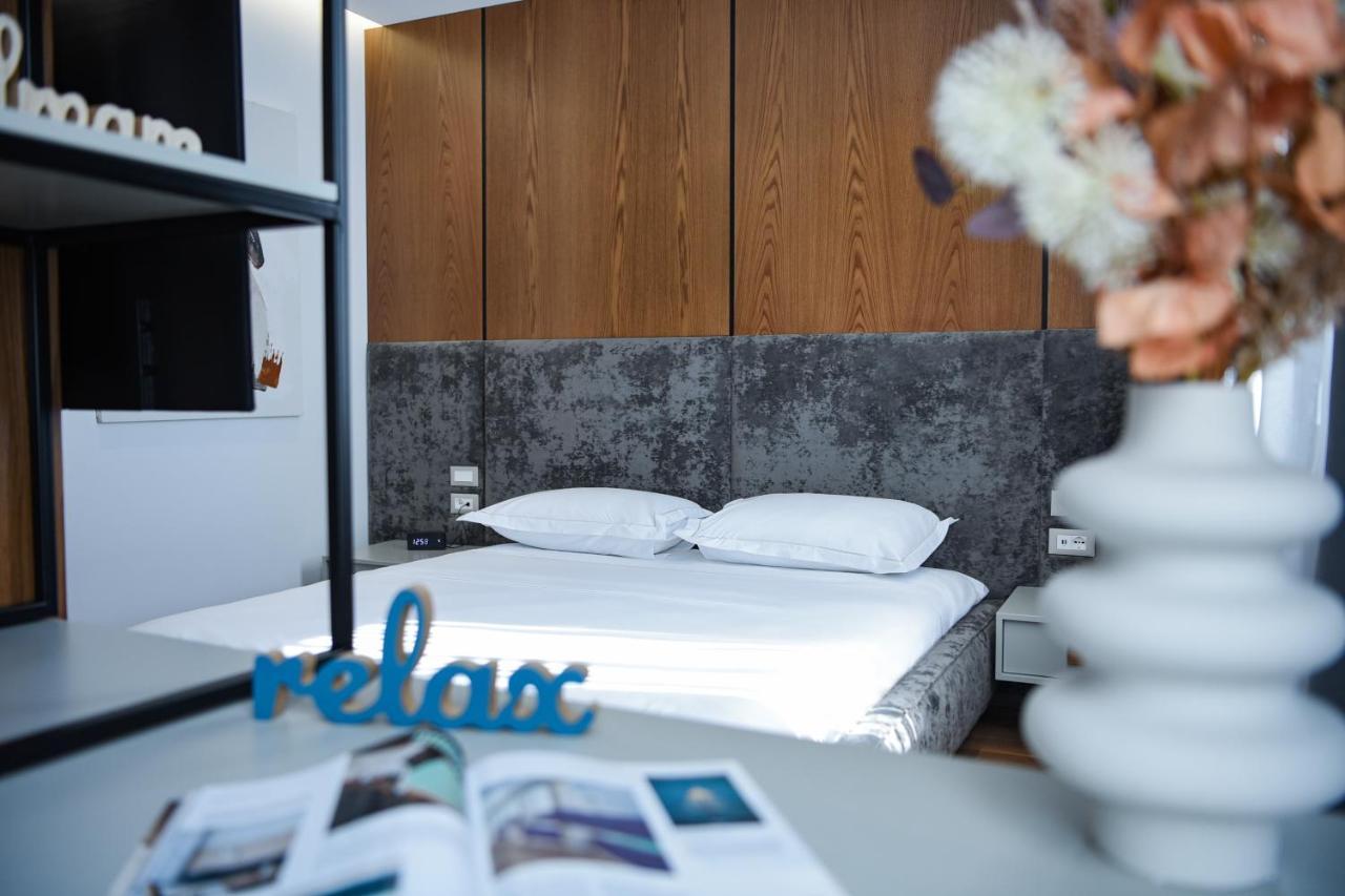 Hotel The Wilson Tirana Esterno foto